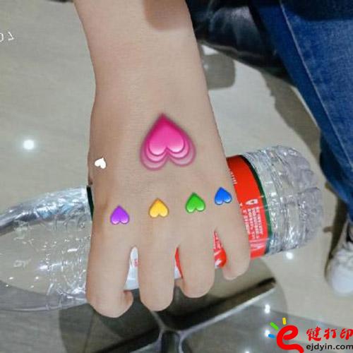 網(wǎng)友自制的無(wú)限手套